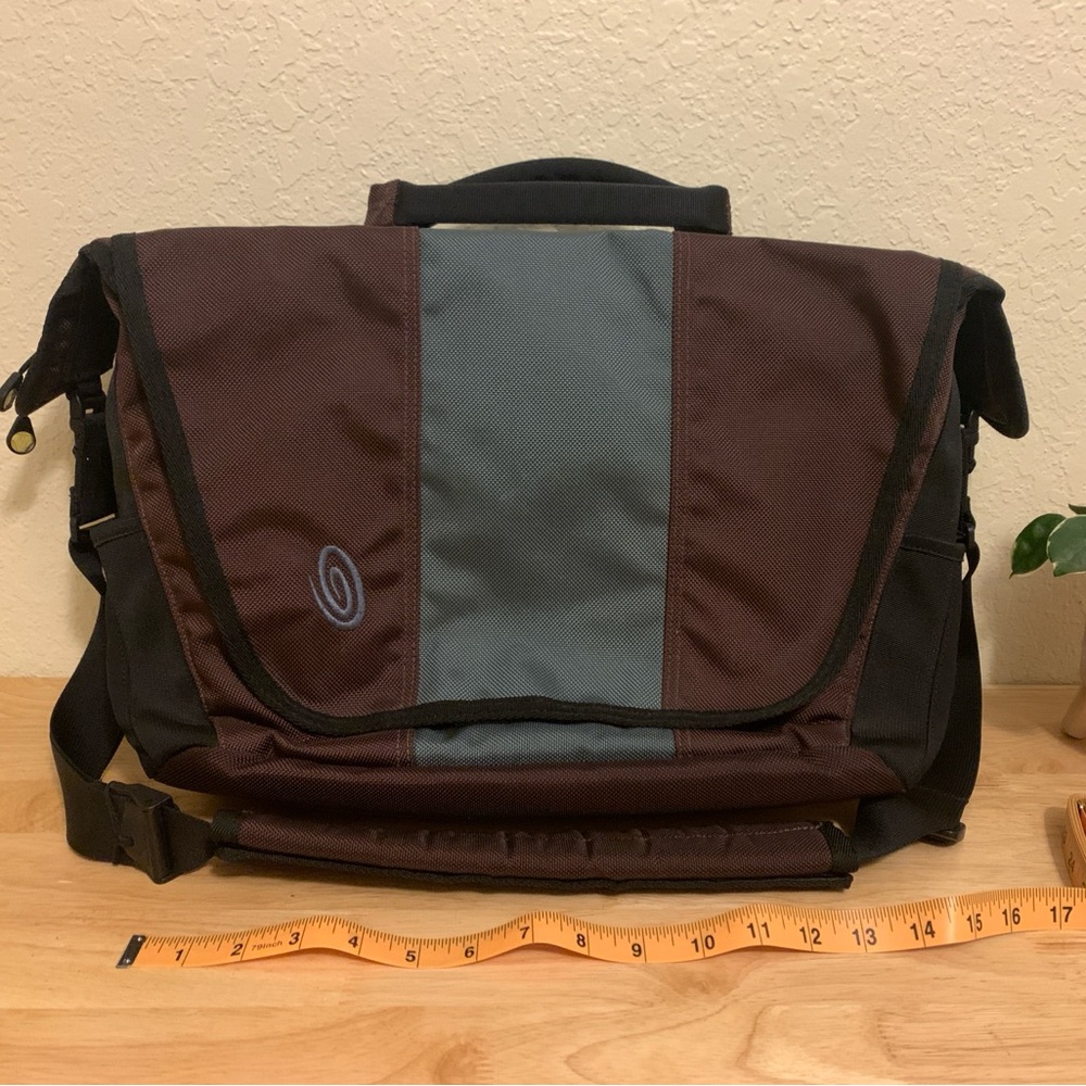Timbuk2 Messenger Laptop Bag - Model With Magnet Closure